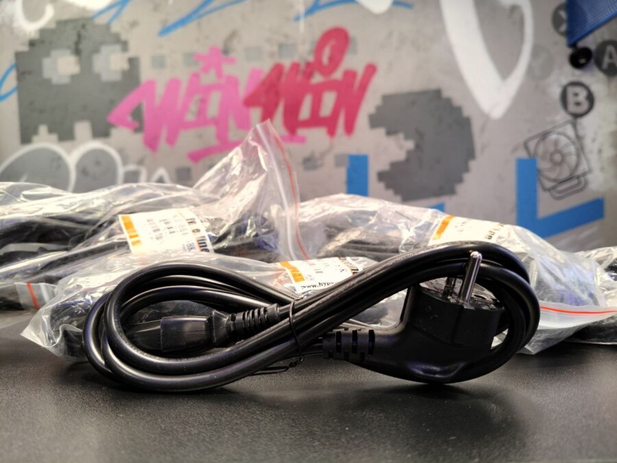 New кабель питания Hyperline PWC-IEC13-SHM-1.8-BK