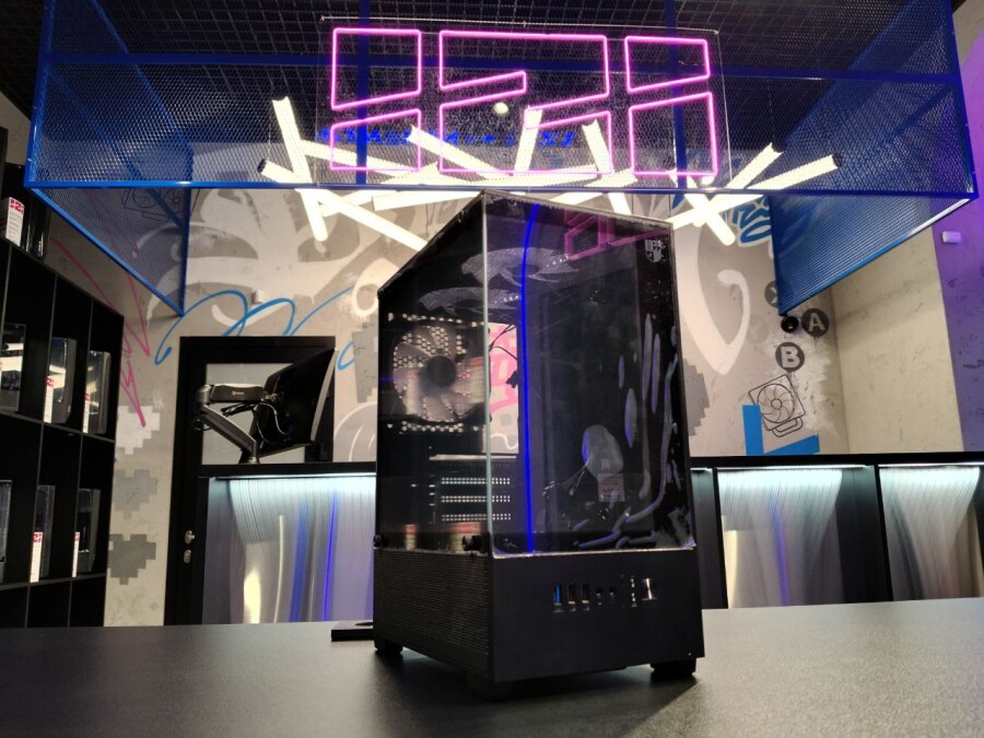 Корпус Invader Q4M 3ARGB вентилятора, закаленное стекло