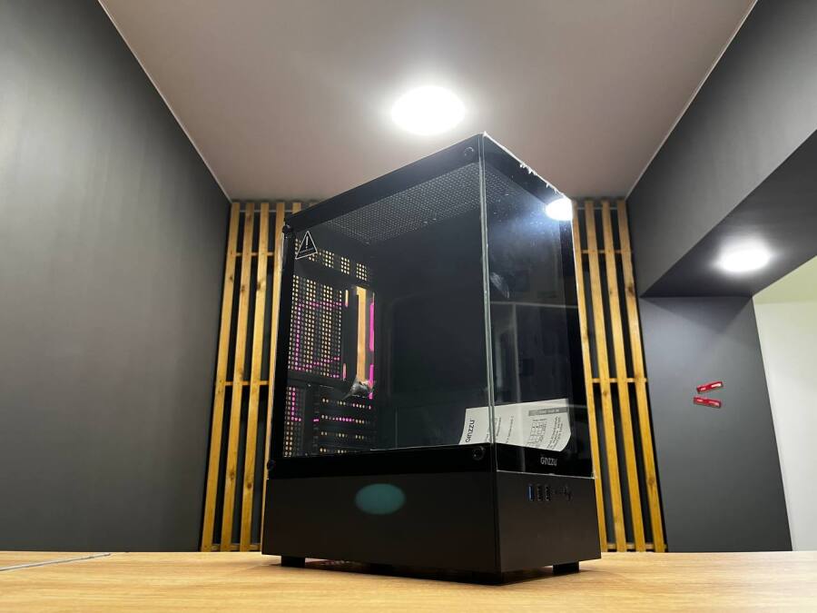 Новый корпус Ginzzu CL480, черный, закаленное стекло