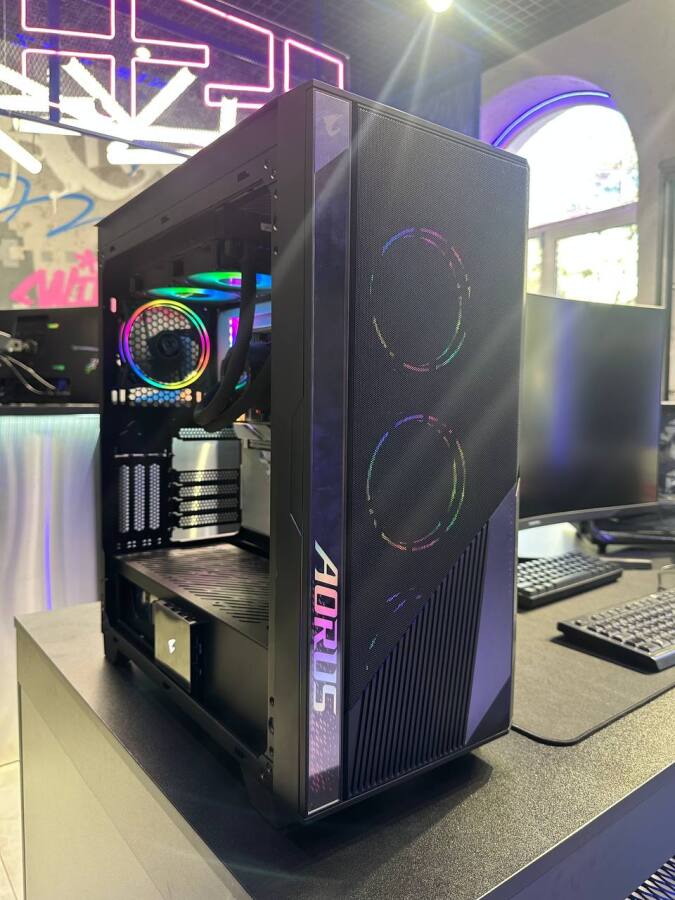 Корпус Gigabyte Aorus C500 Glass/ металл и стекло